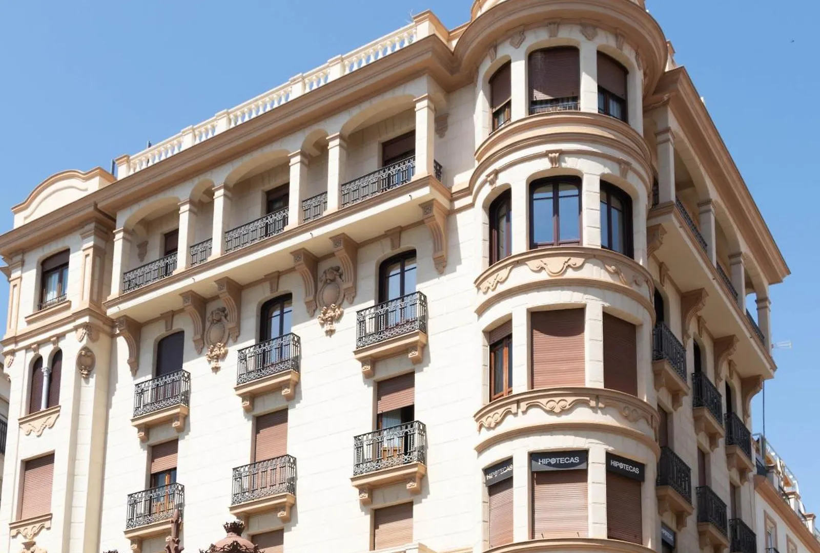 Betis Suites-La Campana location